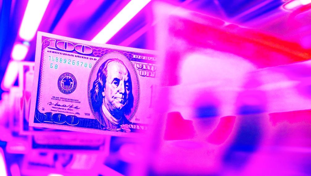 银行员工因窃取客户信息用于盗取账户资金而被禁止进入该行业